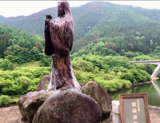 早池峰神社の瀬織津姫像