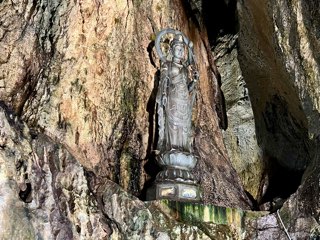 滝観洞の聖観音像