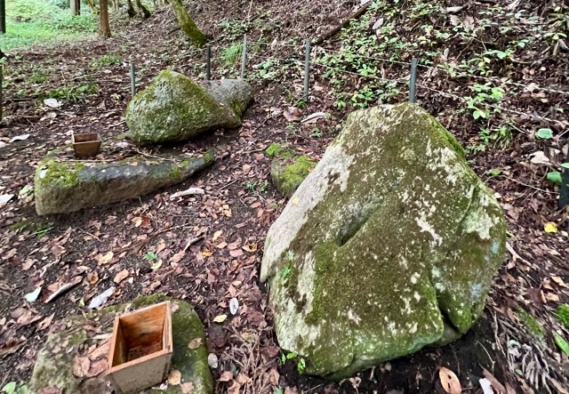 山崎コンセイサマ陰陽石